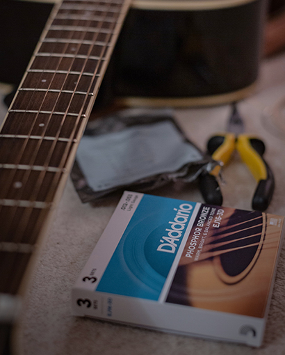How to Choose Acoustic Guitar Strings