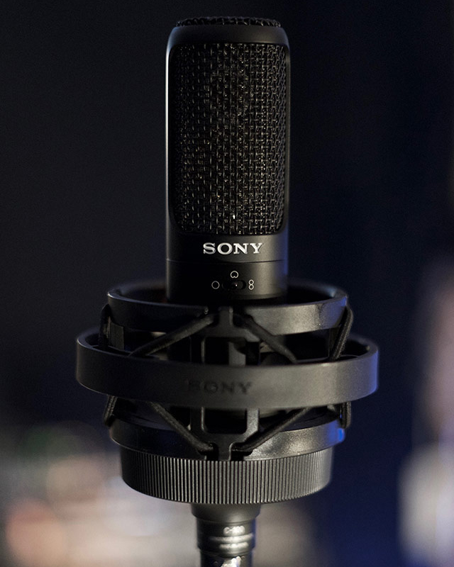 Sony C100 microphone.